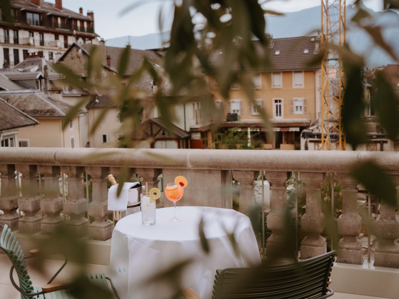 La terrasse intimiste de l&rsquo;hôtel La Belle&nbsp;époque